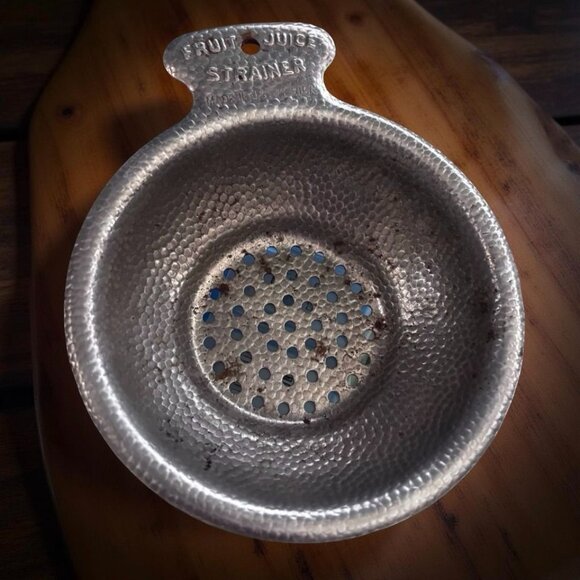 Vintage Hammered Metal Fruit Juice Strainer – 1920s–40s Tin Kitchen Gadget, Prim - Picture 4 of 6